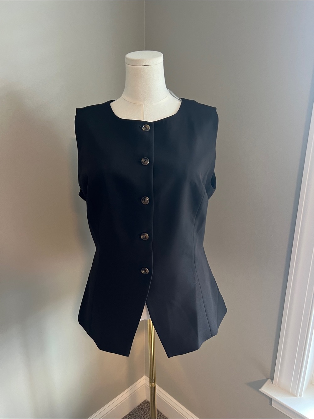 Sleeveless Black Button-Front Women's Vest